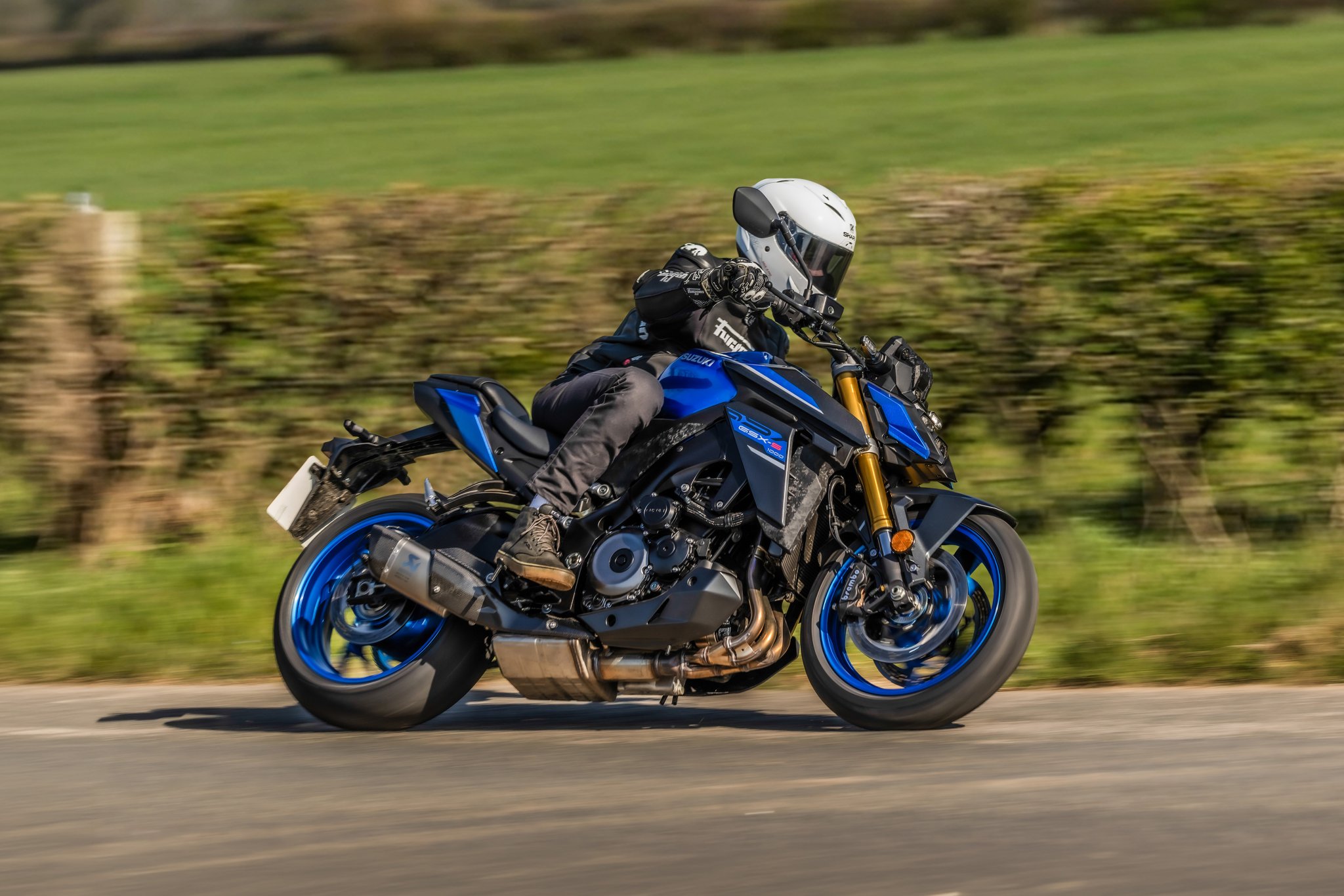 スズキ GSX-S1000のネイキッド。 