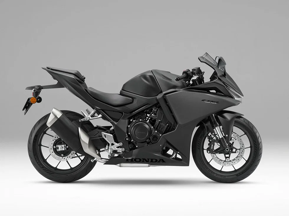 オールブラックの新型ホンダCBR400R。