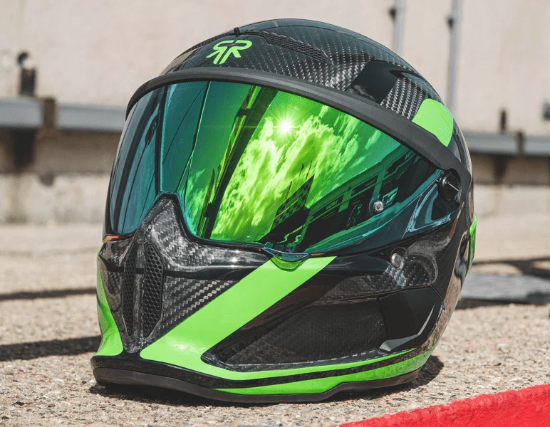 Ruroc の新しいカーボン AT4 Track Verde オートバイ ヘルメット。
