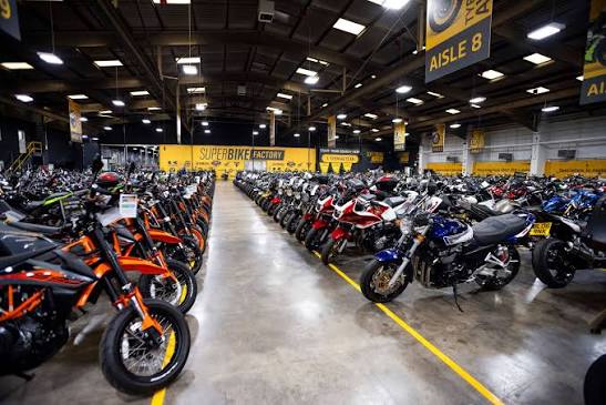 スーパーバイクファクトリーのショールーム内