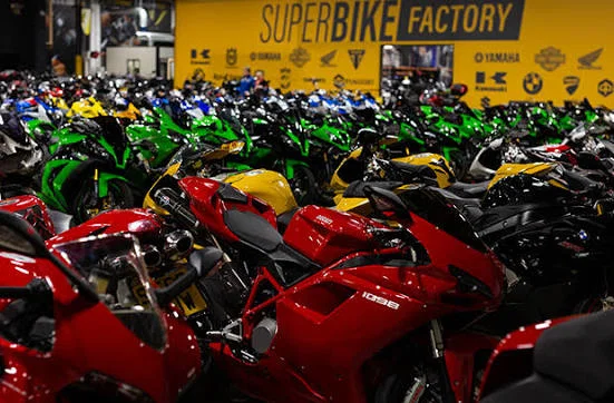 スーパーバイクファクトリーのショールーム内
