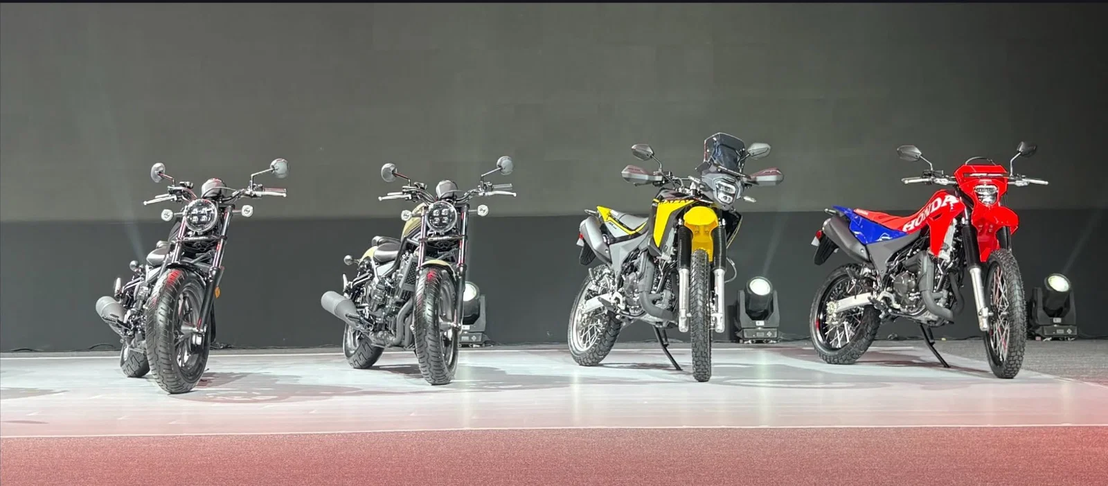 新しい XR300L および XR300L Rally と他のバイクのラインナップ
