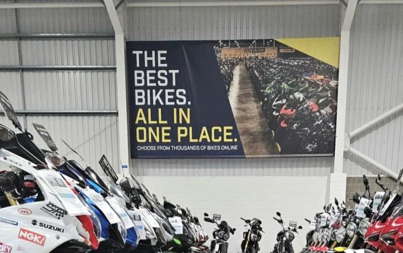 スーパーバイクファクトリーのショールーム内