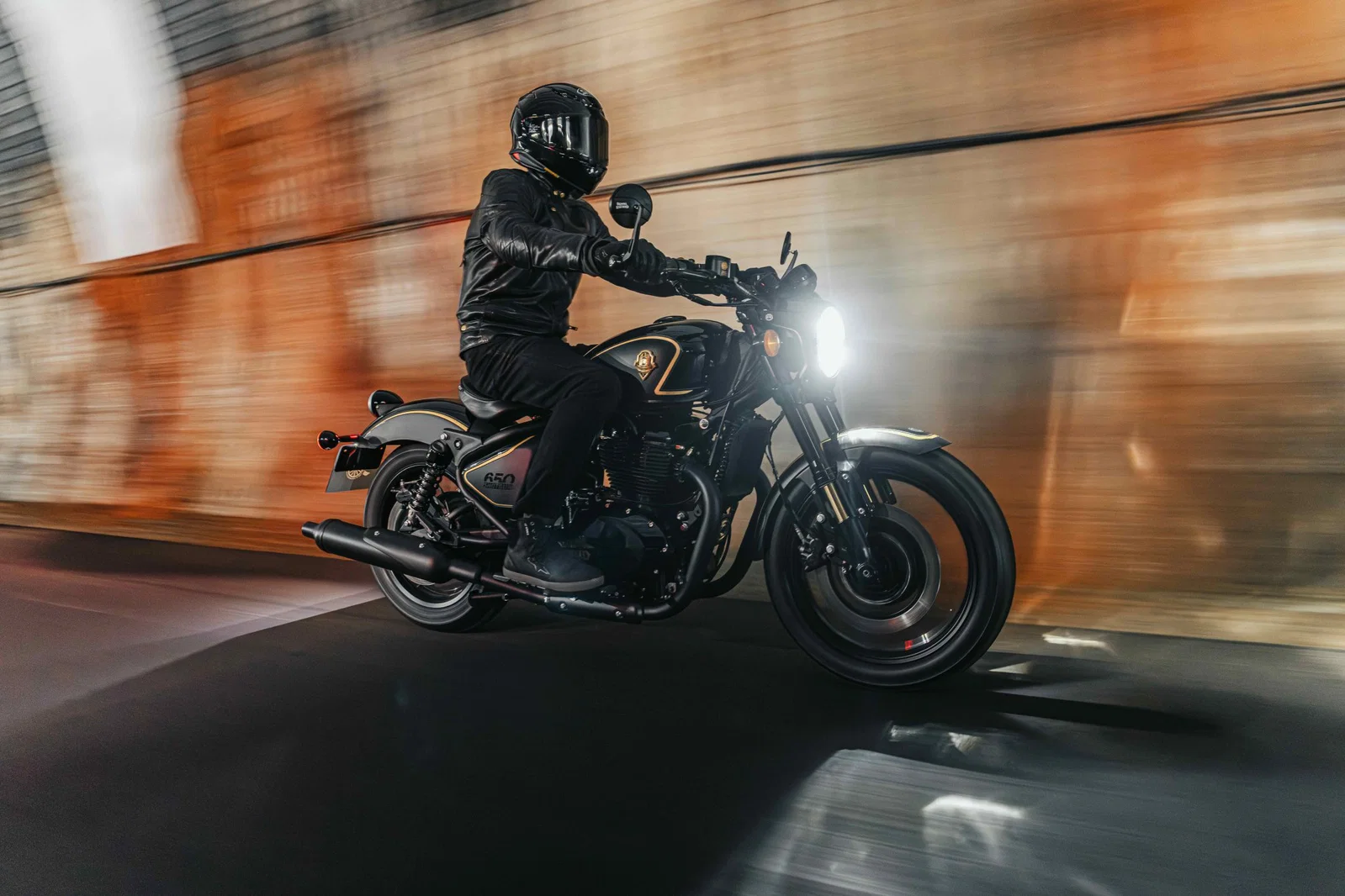 ロイヤルエンフィールドショットガン650×ラフクラフト