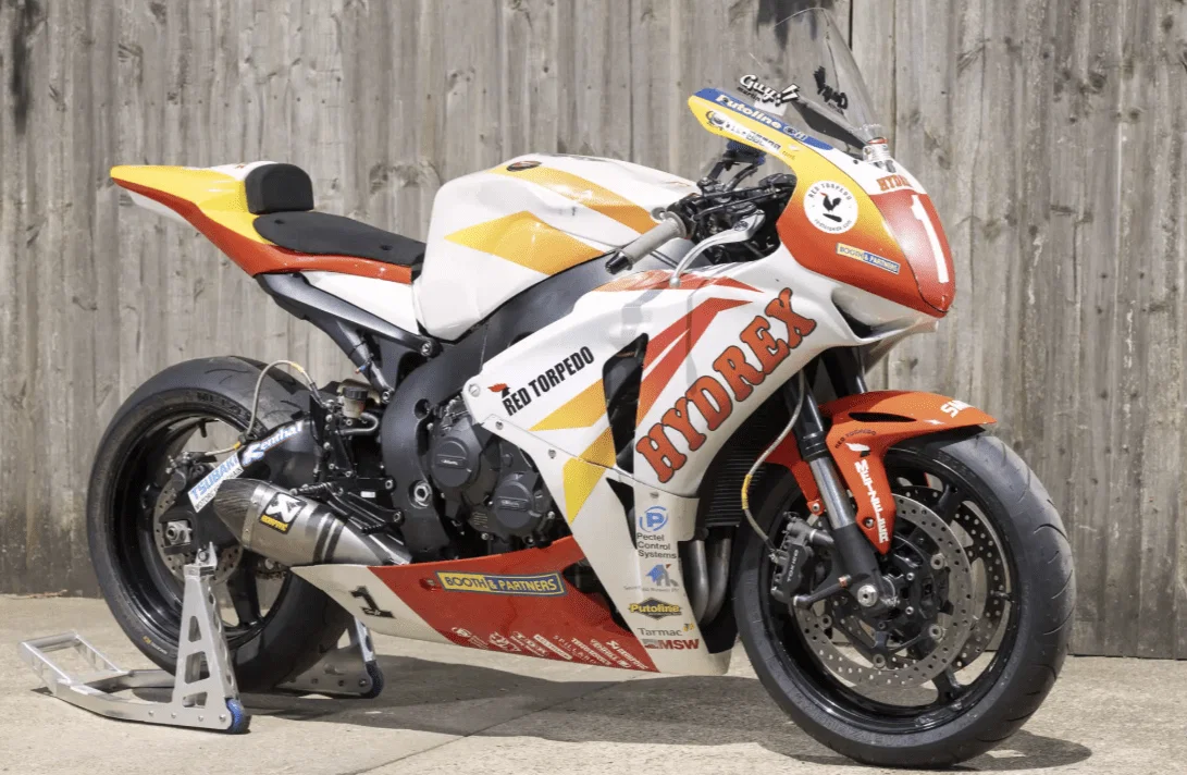 ガイ・マーティン・ホンダ・スーパーストックTTバイク。クレジット: Iconic Auctioneers。