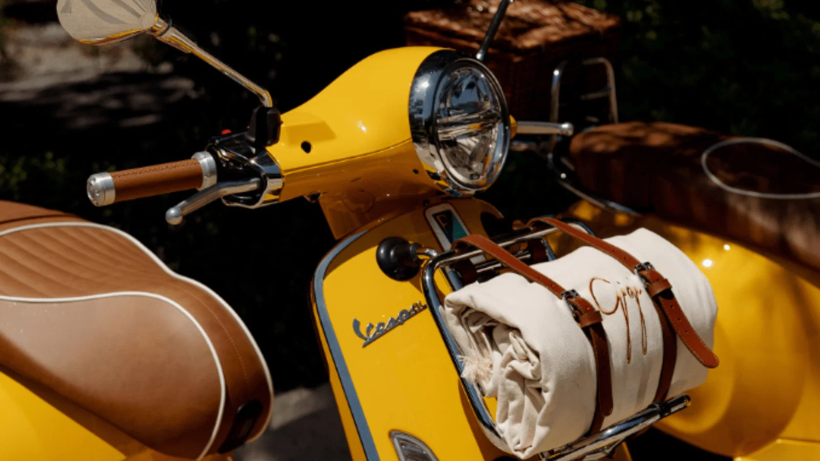 Vespa Primavera Gigi スクーターの正面。クレジット: ベスパ。