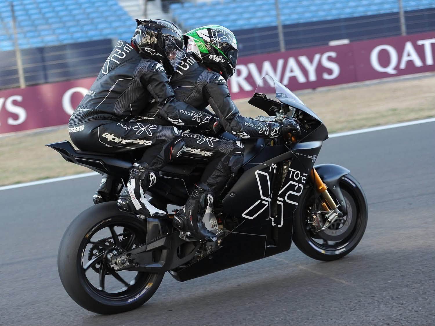 シルバーストンでのドゥカティのピリオンライド。クレジット: Two Wheel for Life/Facebook。