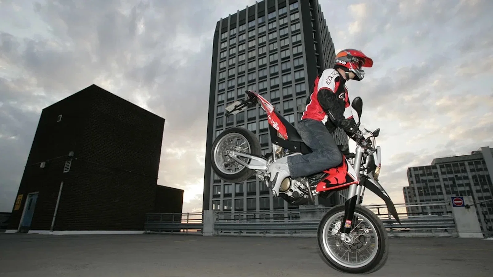 An Aprilia SXV5.5 performing a