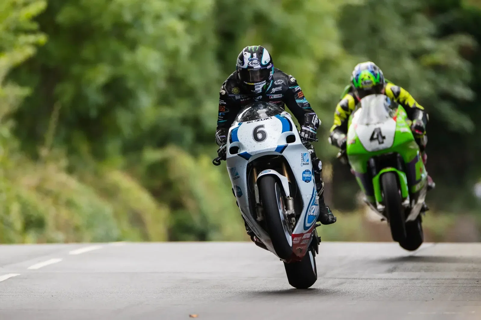 クラシックTTでレースをするマイケル・ダンロップ。クレジット: マン島 TT.