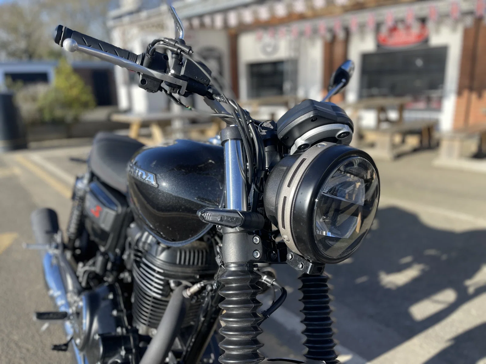 ホンダGB350Sを正面から見たところ。