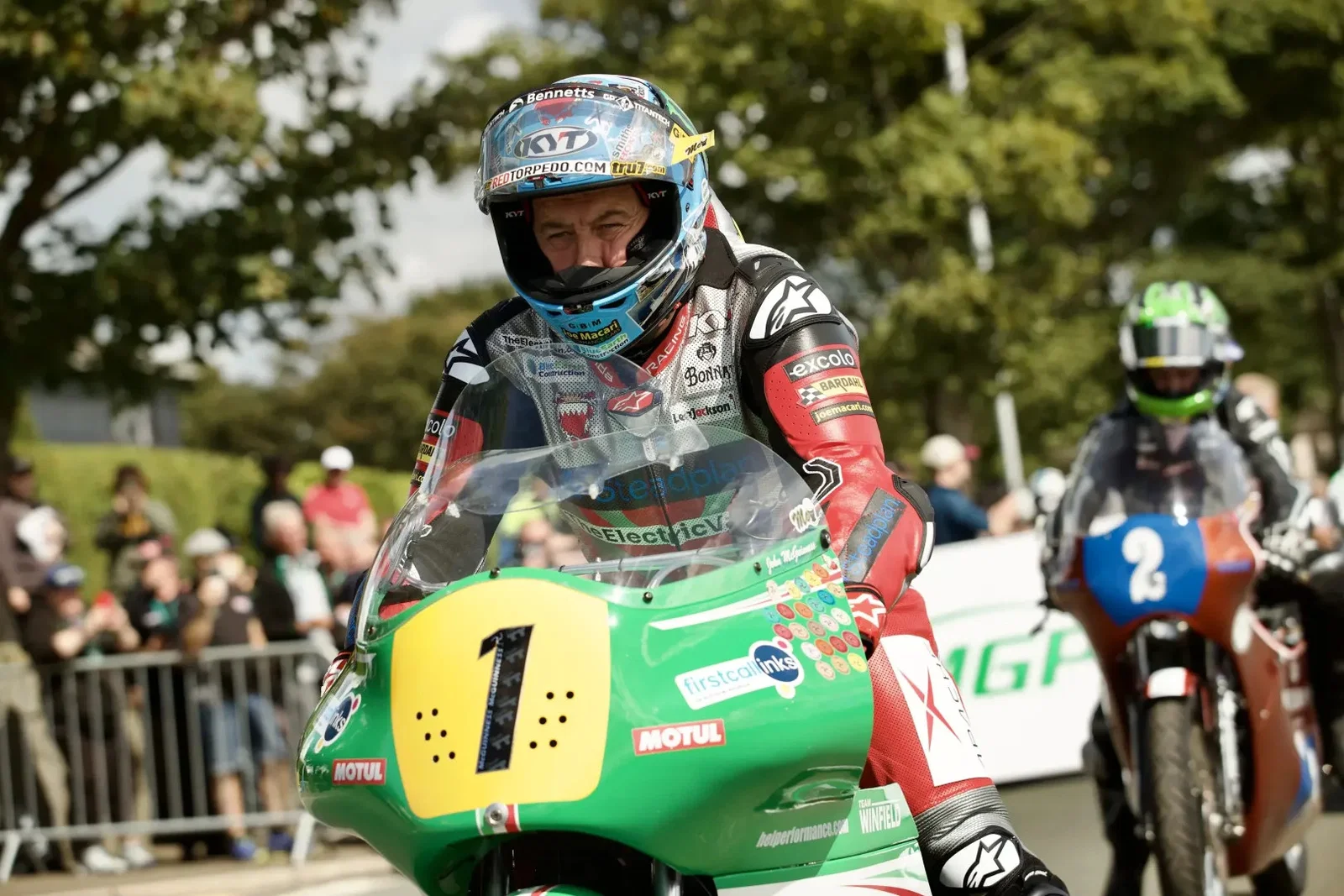 TT スタートラインに立つジョン・マクギネス