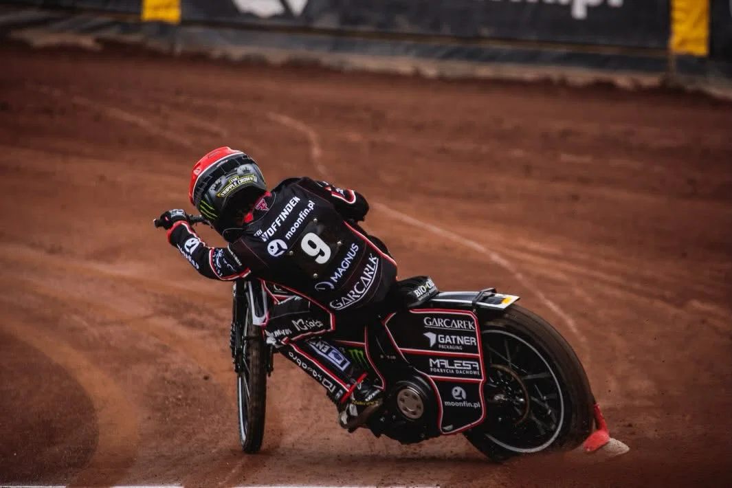 2026 年のタイ ウォフィンデン レース。クレジット: Tai Woffinden/Facebook。