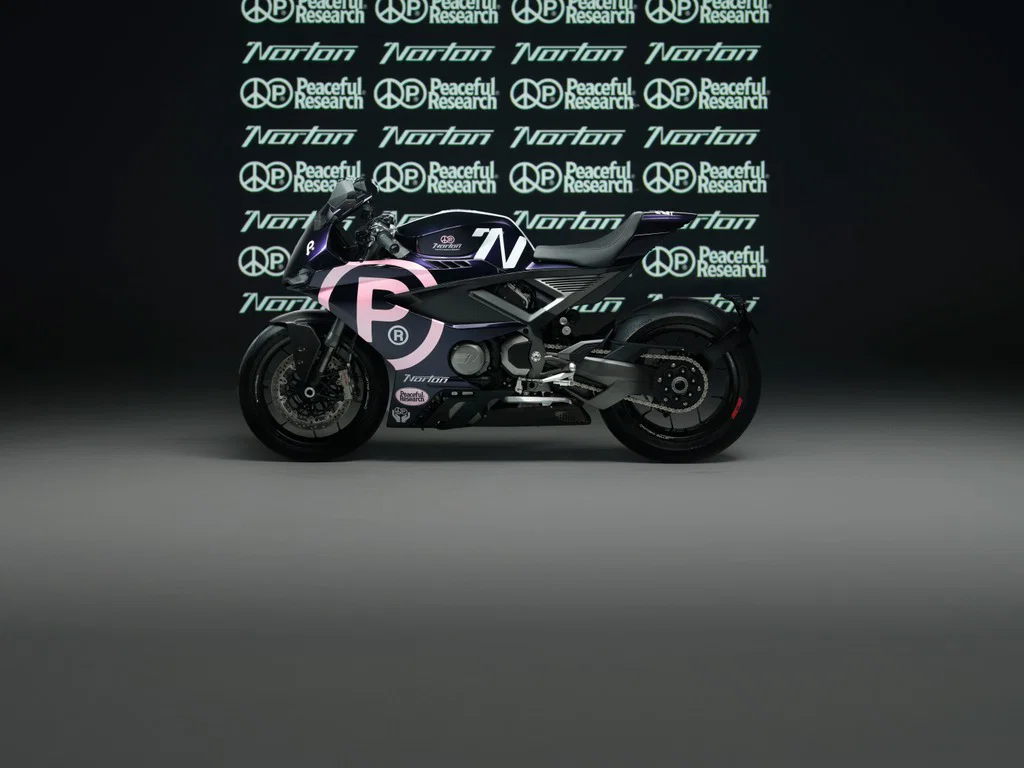 ノートン x ピースフル リサーチ マンクス R. 