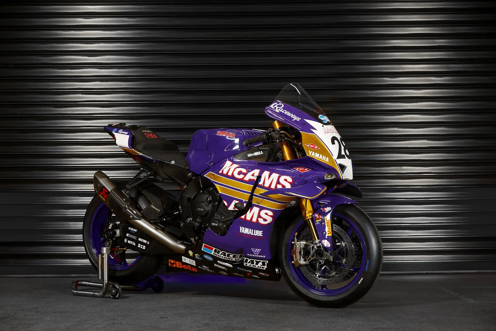Bradley Ray の Cadbury Boost からインスピレーションを得た R1。