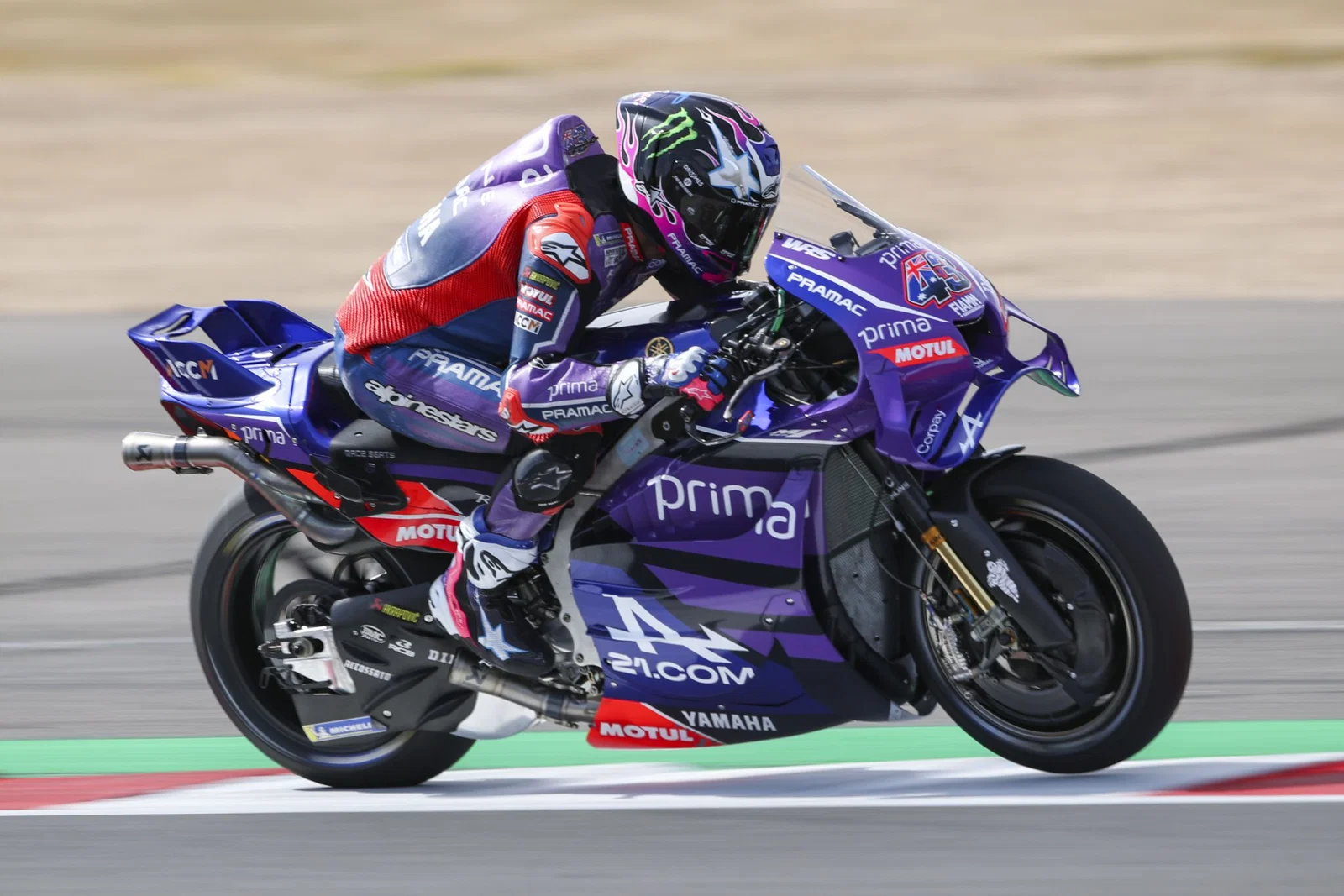 シルバーストーンで騎乗するジャック・ミラー。クレジット: ゴールドとグース。