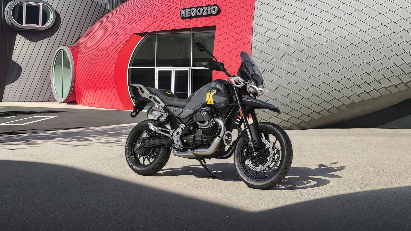 Moto Guzzi V85 Strada 105 周年記念
