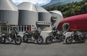 Moto Guzzi は、ステルヴィオ、V100 マンデッロ、V85 ストラーダ、V7 ストーンをカバーする特別版シリーズで 105 周年を迎えます。