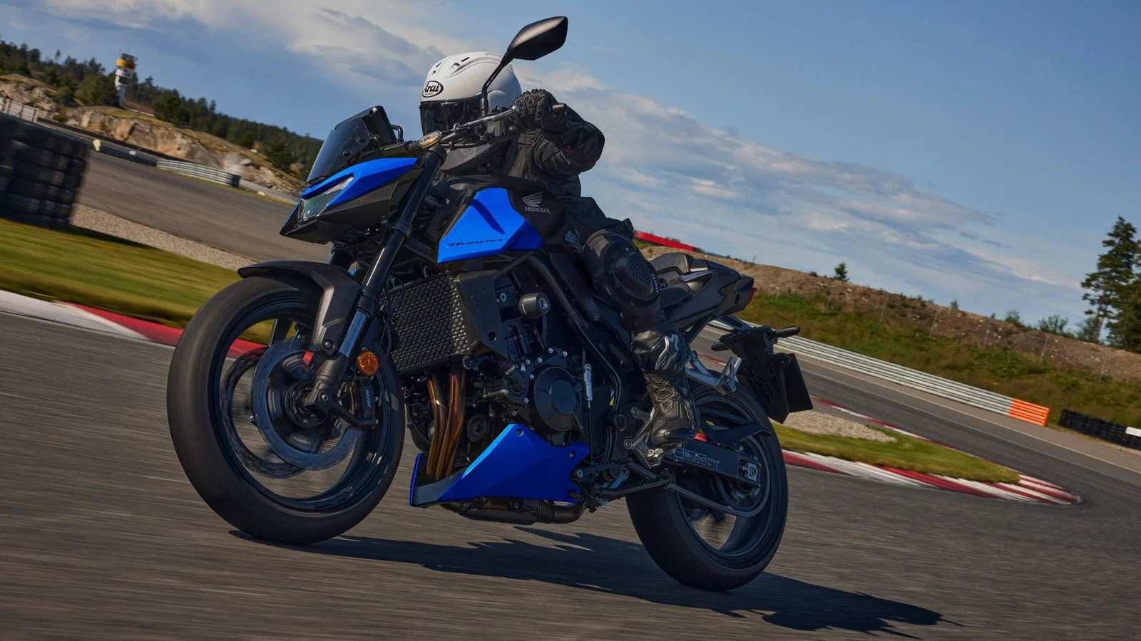 Honda reveals four new colour options aboard the CB750 Hornet and E-Clutch models.