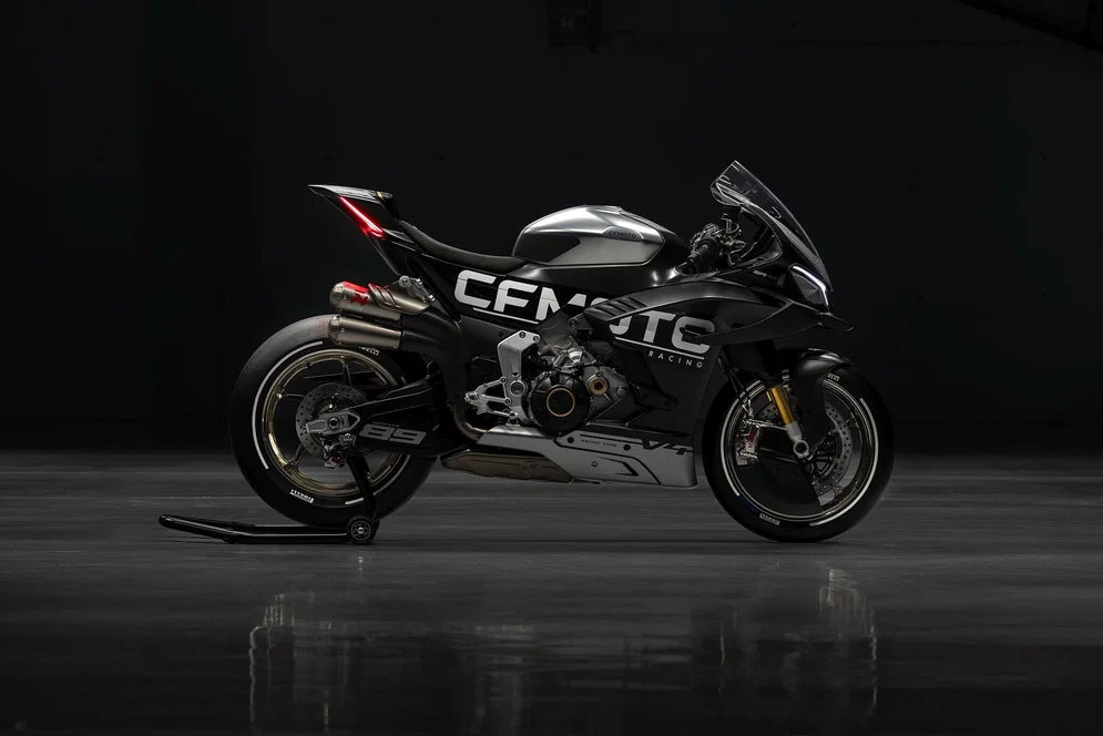 CFMoto V4 SR-RR は、中国ブランドの次の 1,000cc レースバイクになる可能性があります。