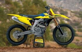 スズキ RM-Z450 が £1,000 のデポジット寄付で利用可能になりました