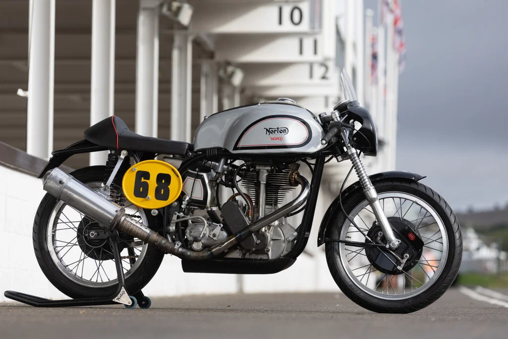 1953 ノートン マンクス 30M 「ロング ストローク」