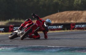 Ducati Desmo450 SM のスペック、詳細、特徴