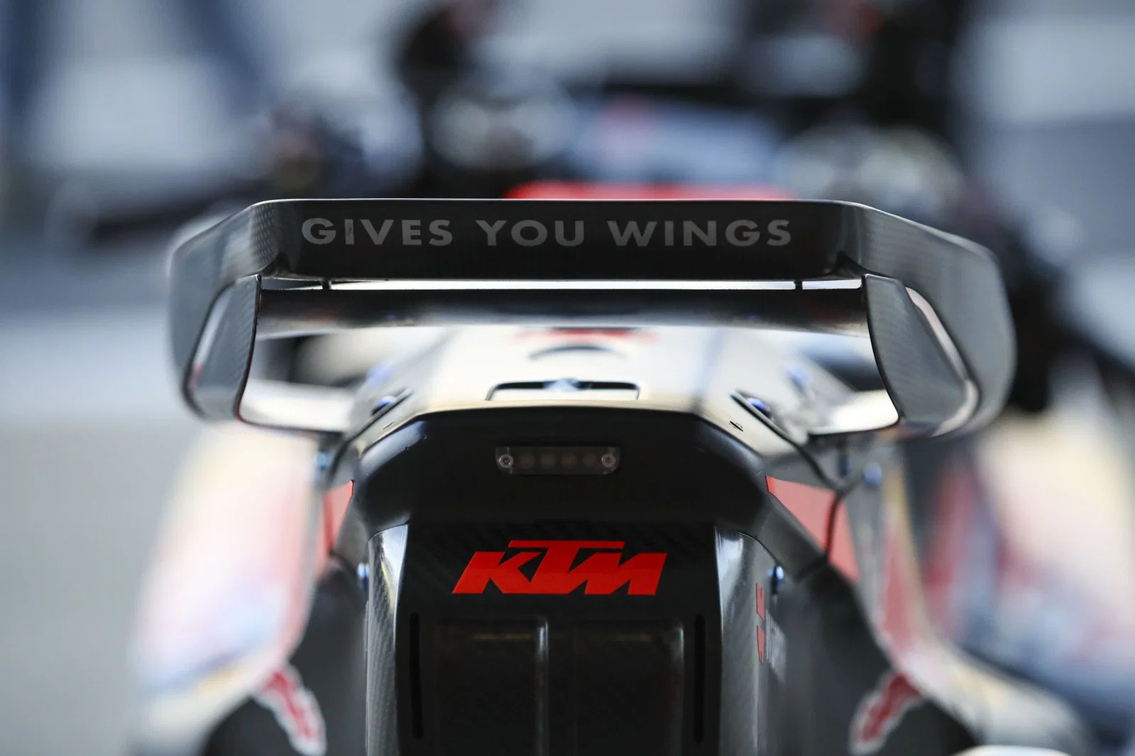KTM RC16の後部。クレジット: ゴールドとグース。