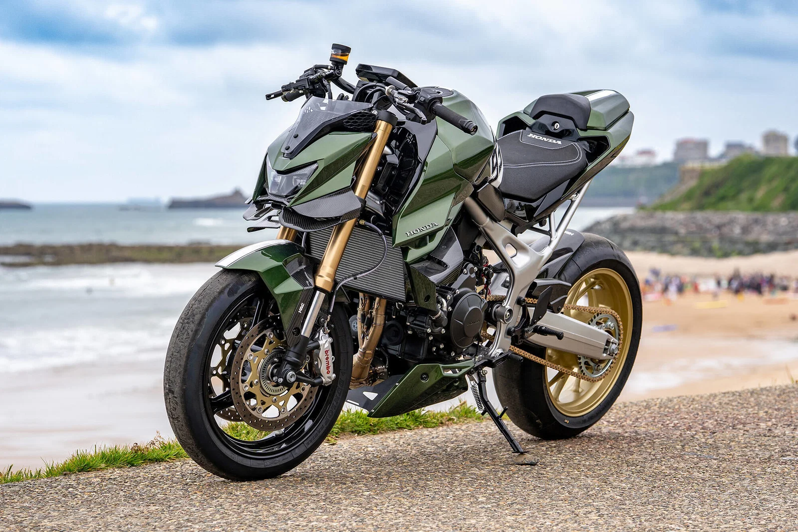 優勝したホンダCB750ホーネット。