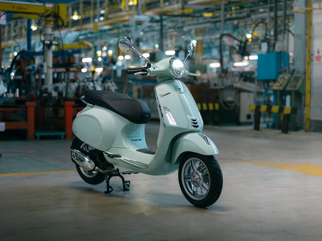 ベスパ プリマベーラ 125 スクーター。