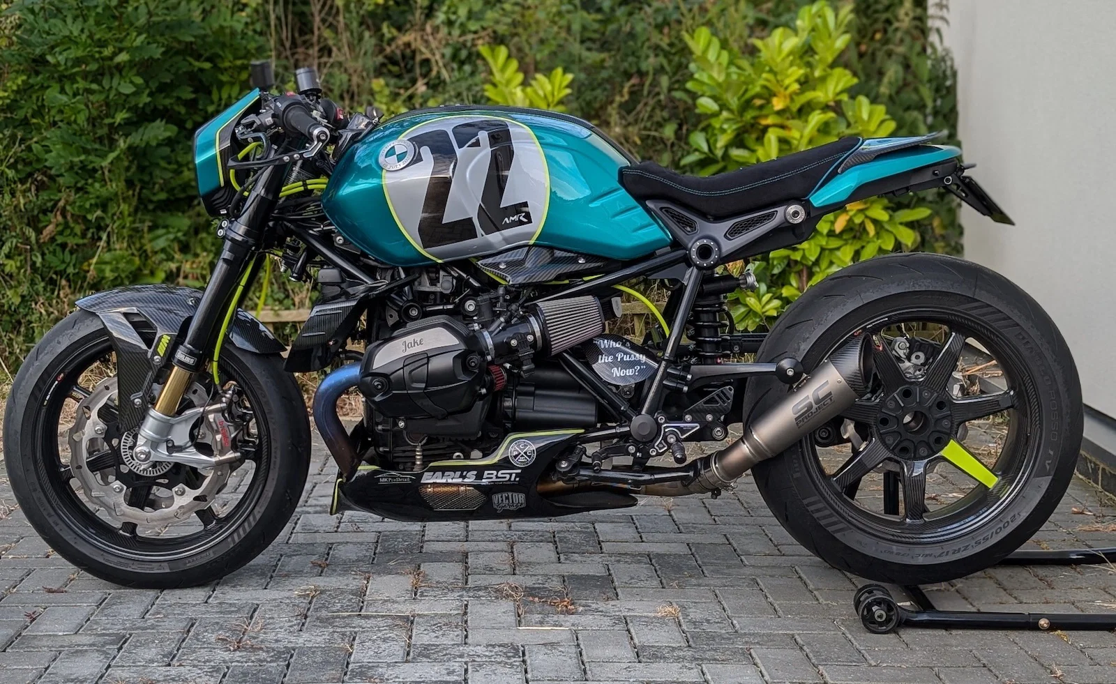 カスタム BMW R nine T アストンマーティン F1 トリビュート