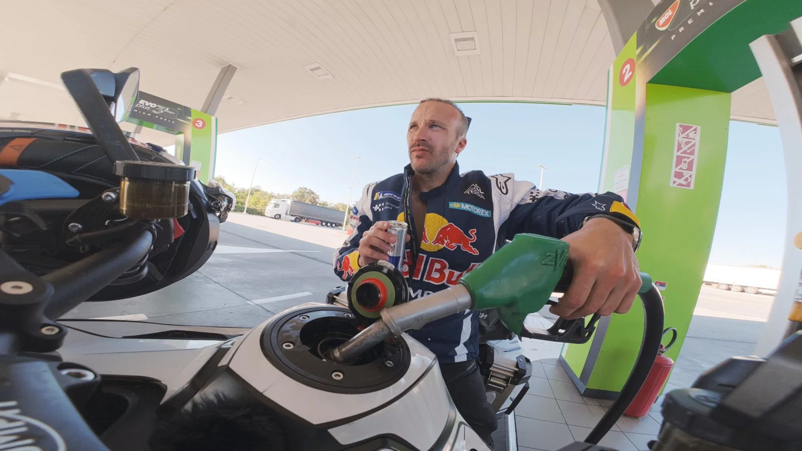 サンダーランドで給油。クレジット: Baptiste Fauchille/Red Bull コンテンツプール。