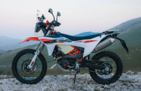 KTM、エンデューロ R プラットフォームをベースにしたまったく新しい 690 ラリーを発表