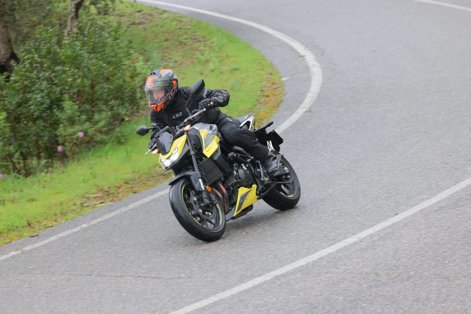 2026 ホンダ CB750 ホーネット E クラッチ。