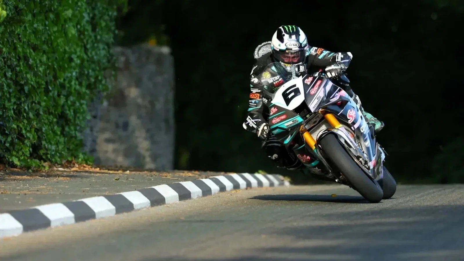 2026年のスーパーバイクTTレースに出場するマイケル・ダンロップ。クレジット: マン島 TT.