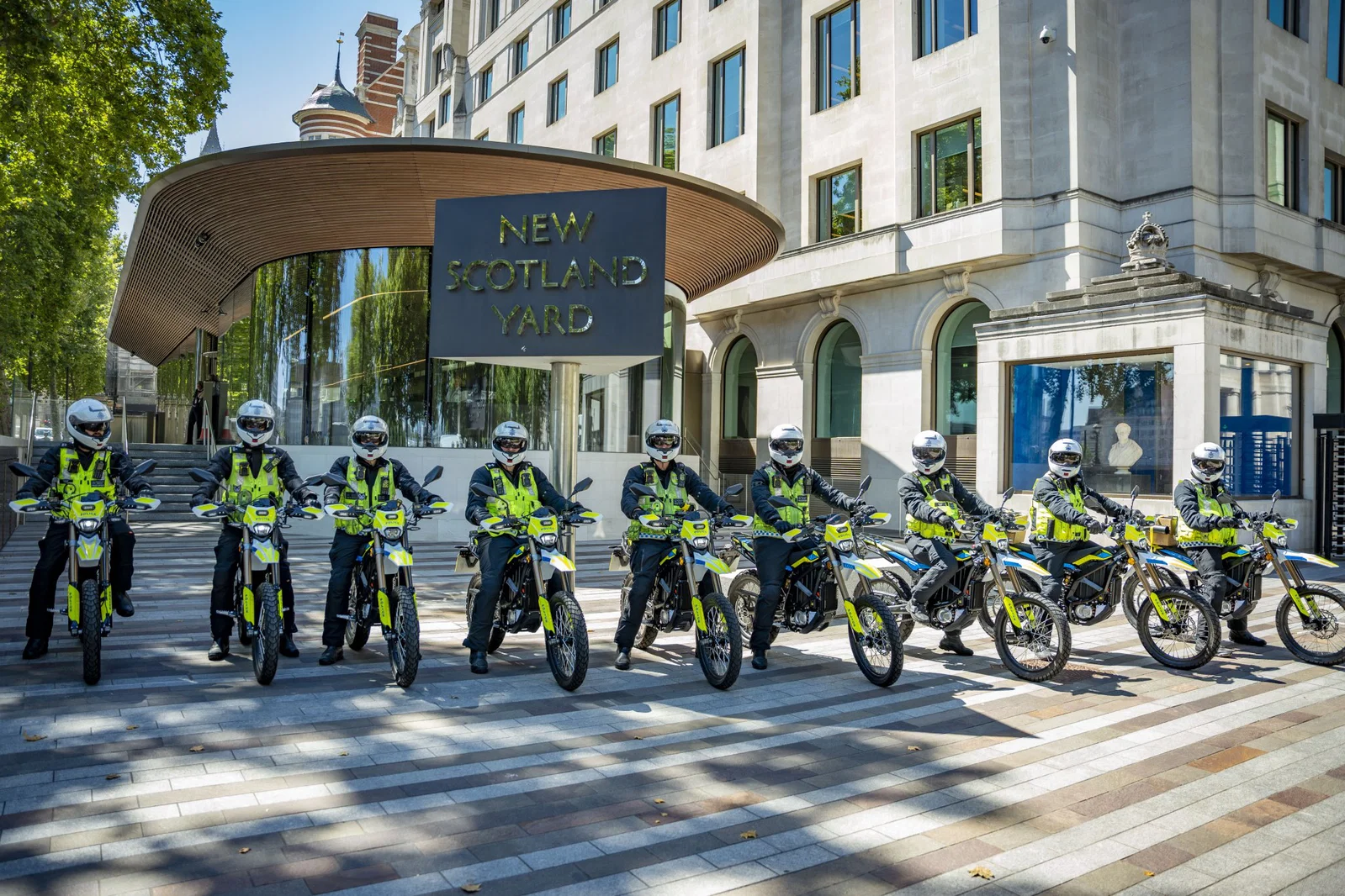 Sur-Ron バイクの艦隊。クレジット: 警察。