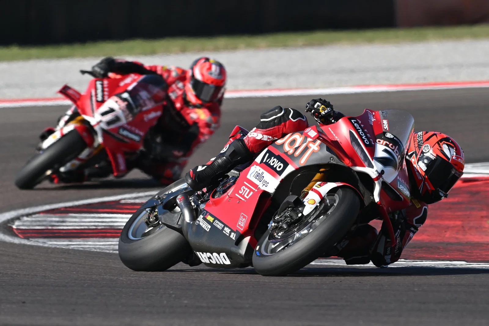 Lenovo スポンサーの Ducati Panigale V4 Rs.クレジット: ゴールドとグース。