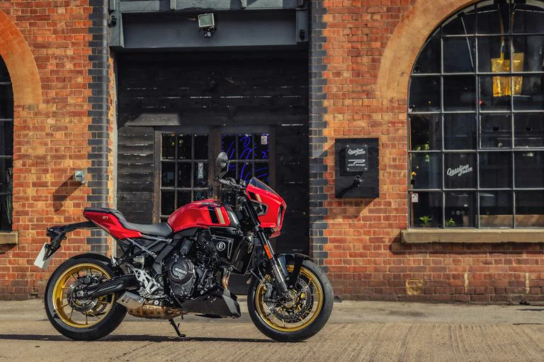 キャンディ デアリング レッド スズキ GSX-8TT