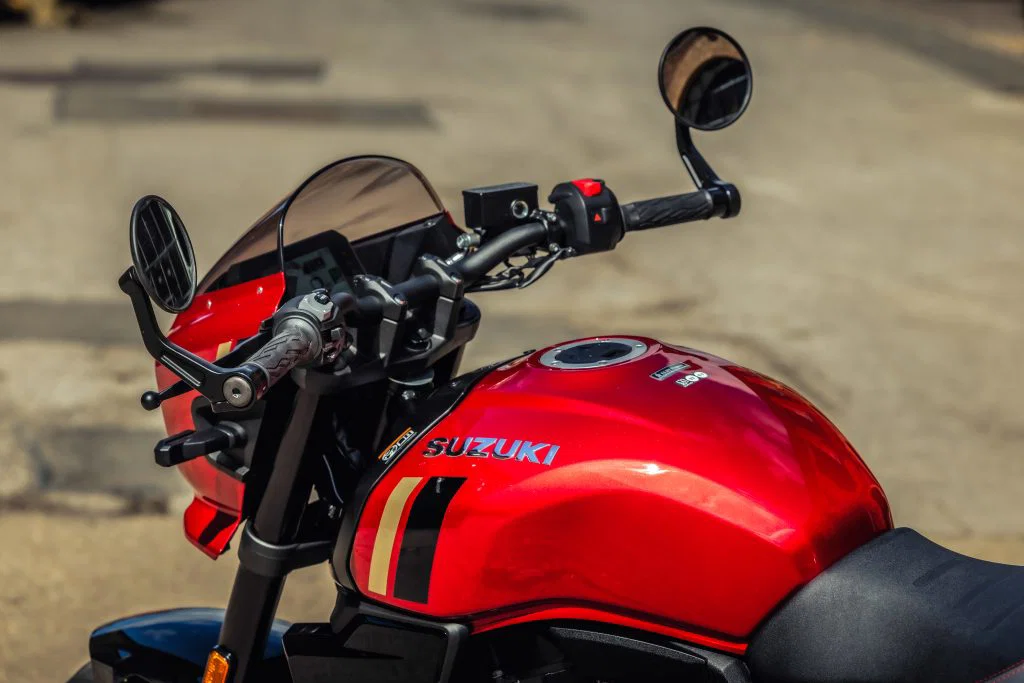 キャンディ デアリング レッド スズキ GSX-8TT