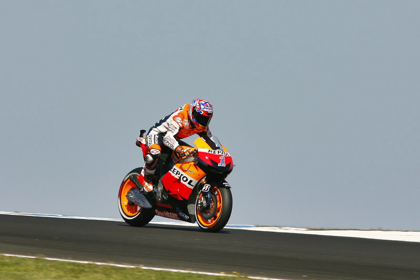 フィリップアイランドでホンダに乗るケイシー・ストーナー。クレジット: ゴールドとグース。