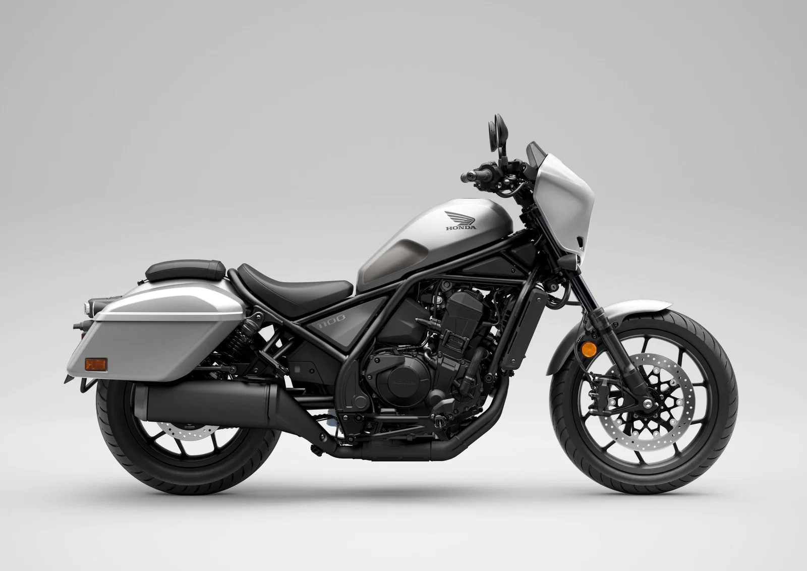 ホンダ CMX1100 Rebel パニア付き。