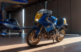 ヤマハ XSR900 GP が 2027 年に向けてレジェンド ブルーにリフレッシュ
