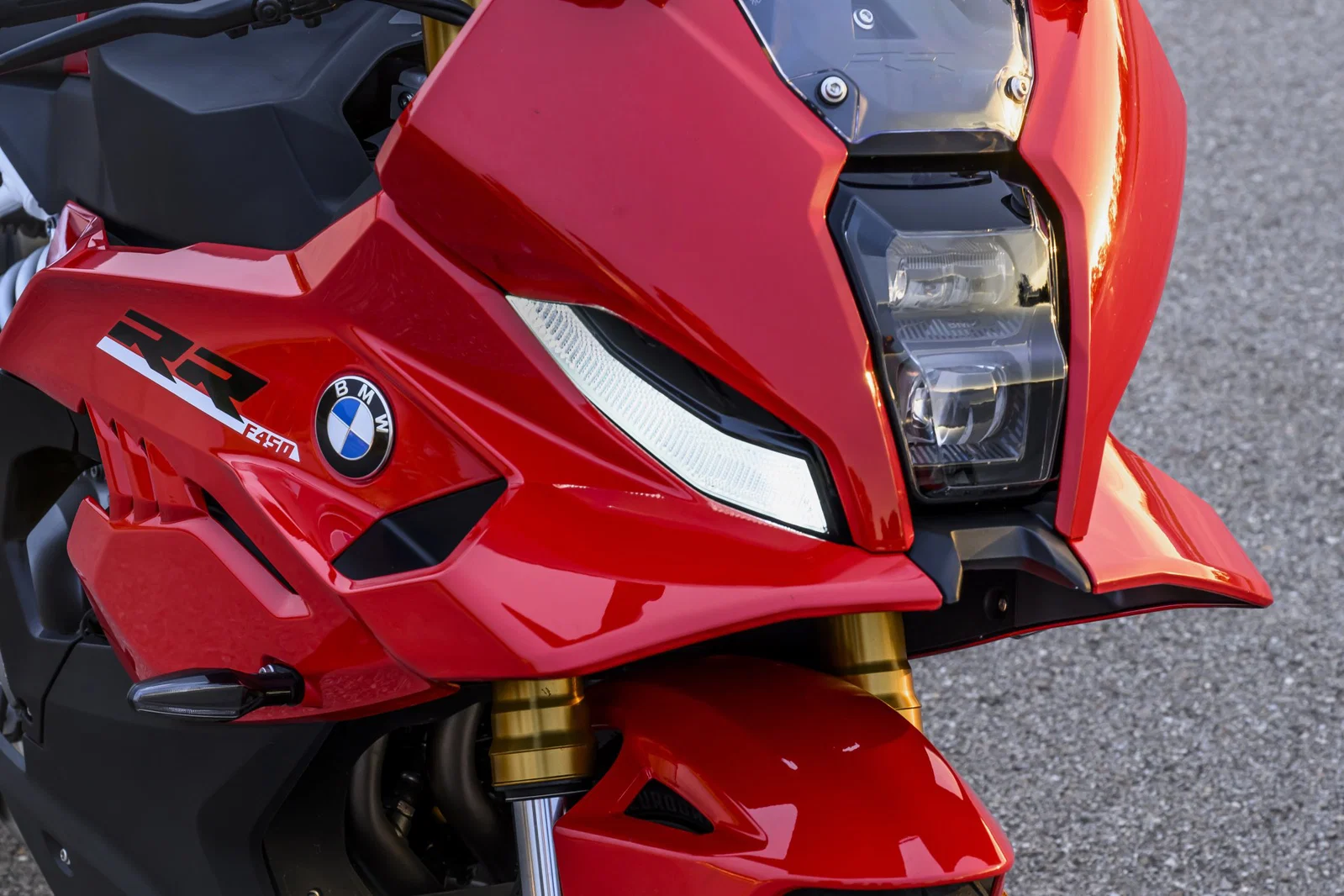 新型スーパースポーツマシンF450 RRのフロント。