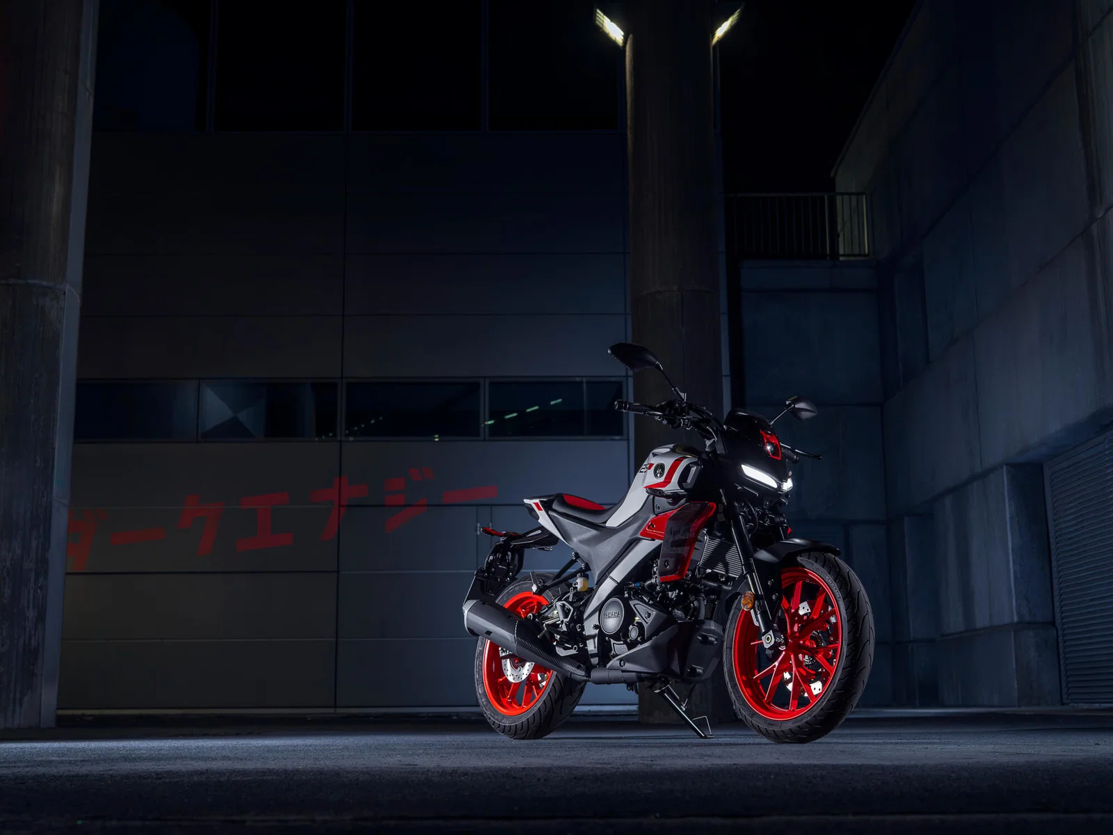 レッドラインホワイトカラーのヤマハMT-125。