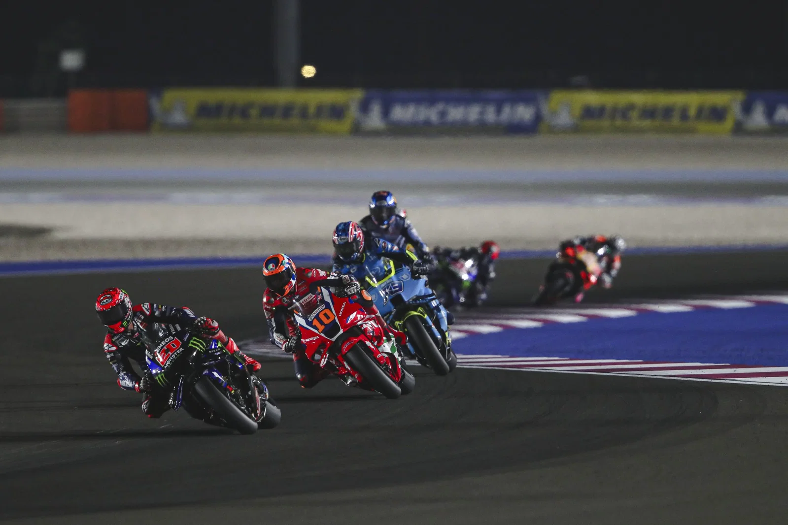 カタールのMotoGPレース。クレジット: ゴールドとグース。