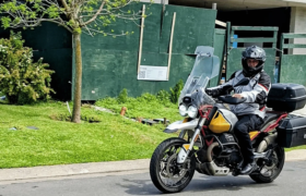 Moto Guzzi ライダーは 70 時間以内に 4,779 マイルを横断することを目指す