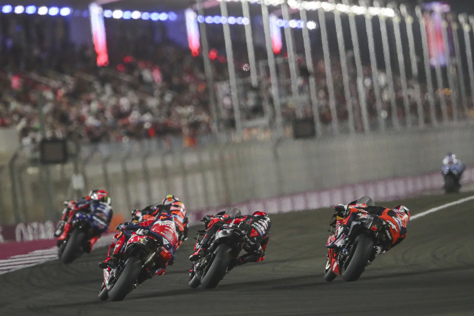 カタールのMotoGPレース。クレジット: ゴールドとグース。