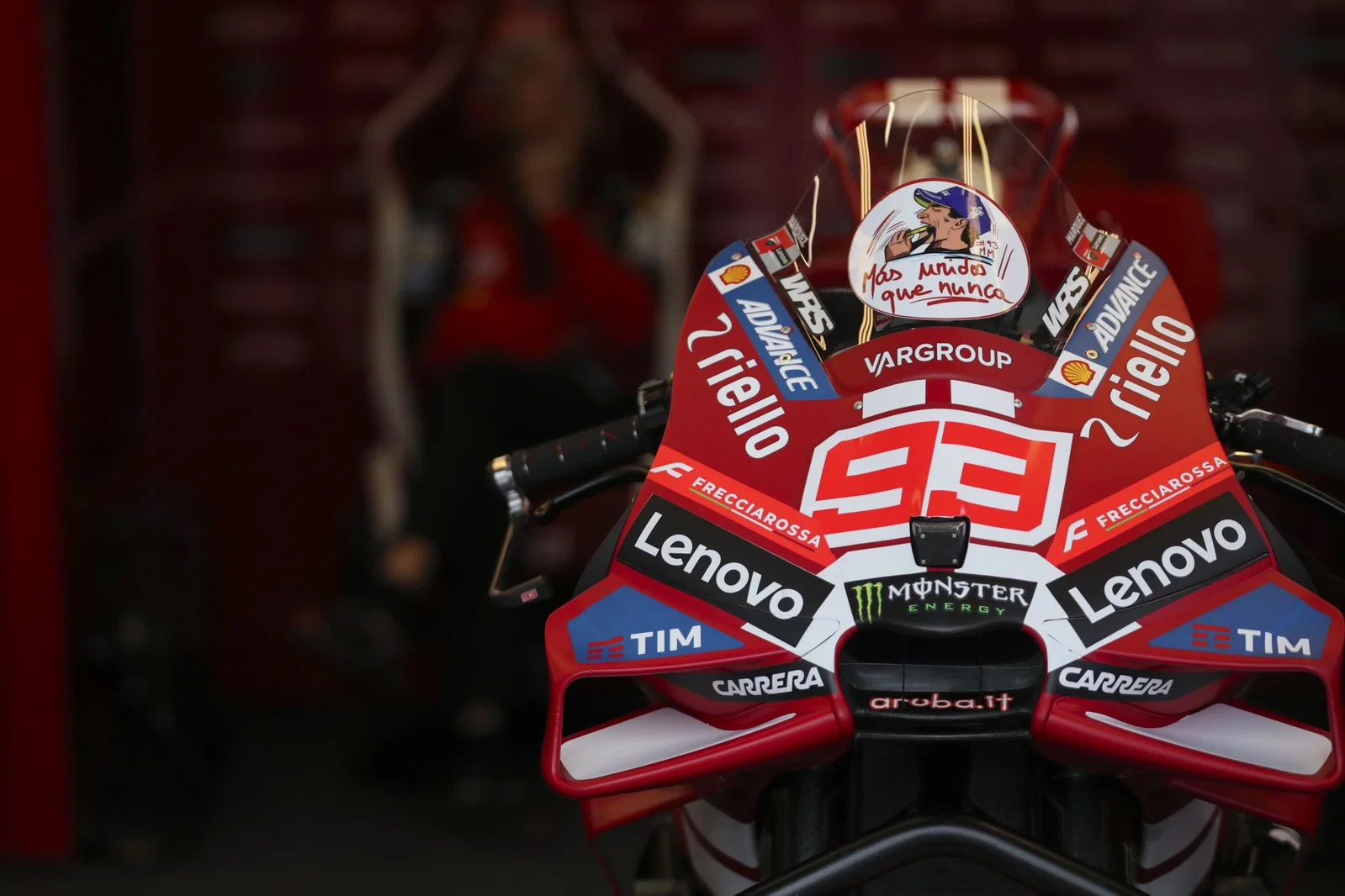Ducati の MotoGP バイクに Lenovo ブランドが施されています。クレジット: ゴールドとグース。