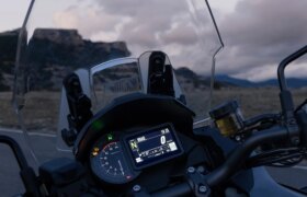 カワサキ、潜在的なホンダCB1000GTのライバルをからかう