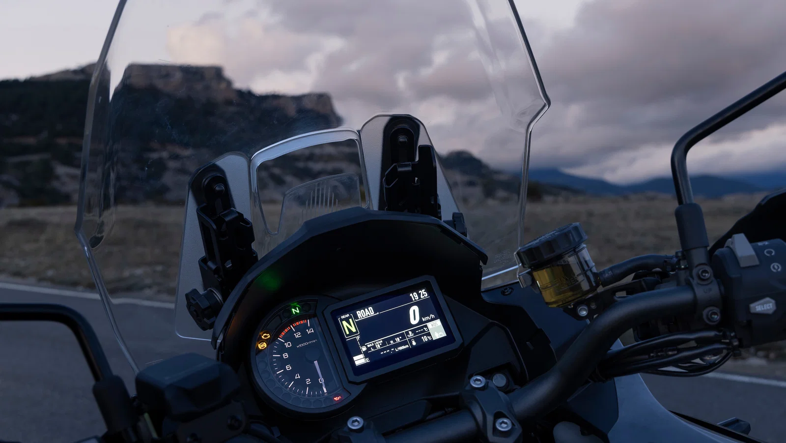 カワサキ、潜在的なホンダCB1000GTのライバルをからかう