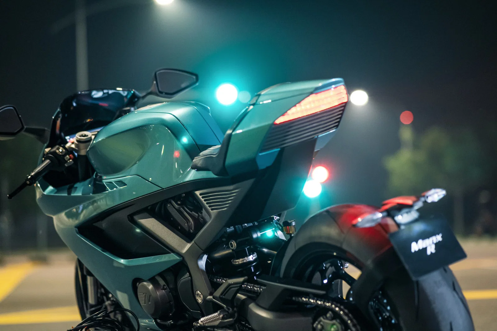 ノートン マンクス R の背面。
